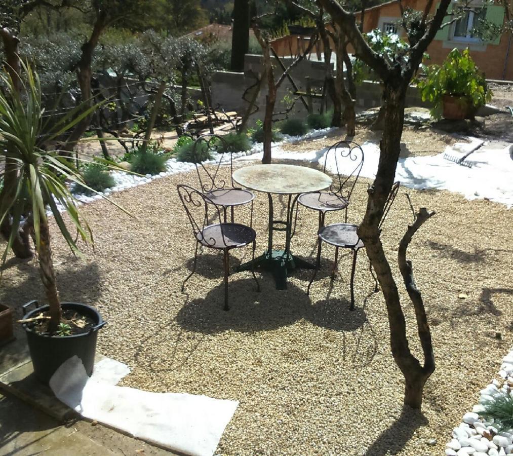 Chez Elles 2 Bed & Breakfast Caumont-sur-Durance Ngoại thất bức ảnh